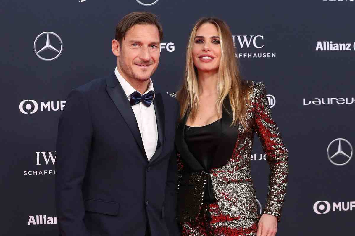 Totti e Ilary Blasi insieme ad una premiazione