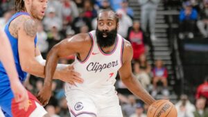 James Harden in azione con i Clippers (NBA)