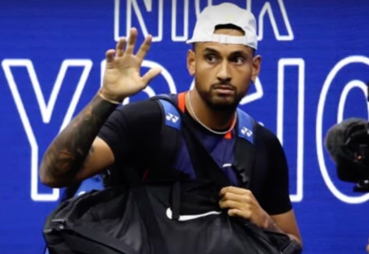 Kyrgios saluta uscendo dal campo