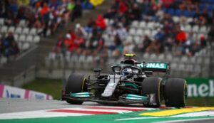 Una monoposto Mercedes che sfreccia in pista (Depositphotos)