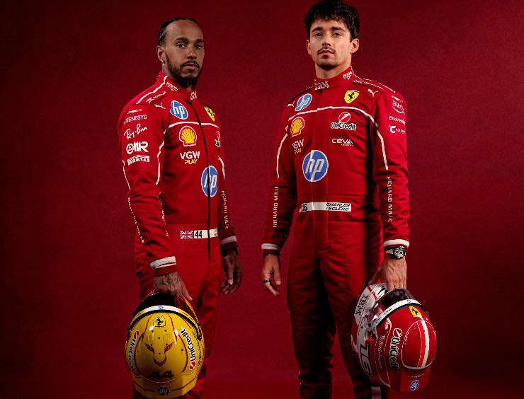 Hamilton e Leclerc insieme con le nuove tute Ferrari