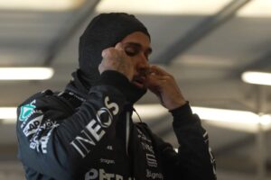 Hamilton nel box Mercedes