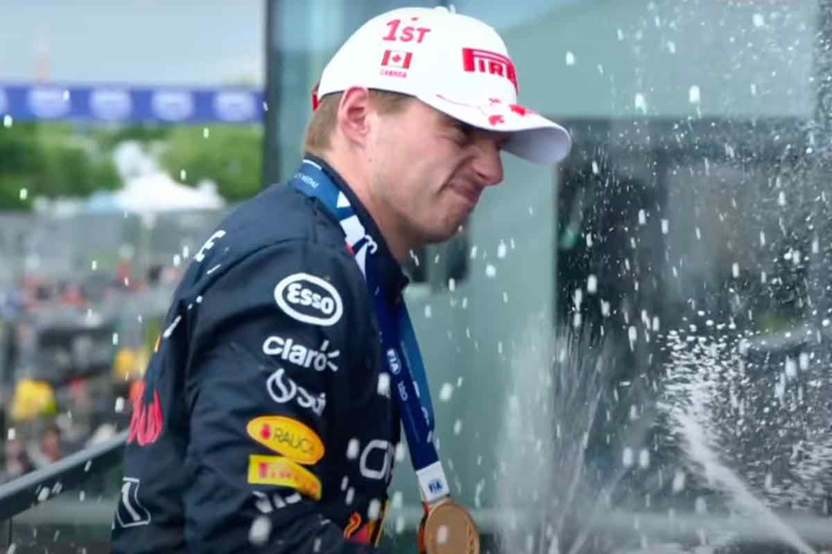 Max Verstappen festeggia sul podio