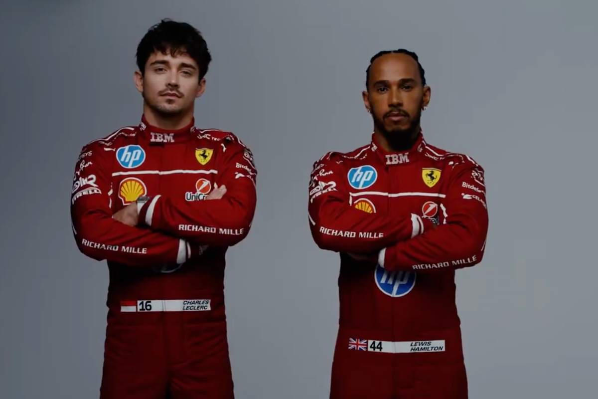 Hamilton e Leclerc durante la presentazione Ferrari