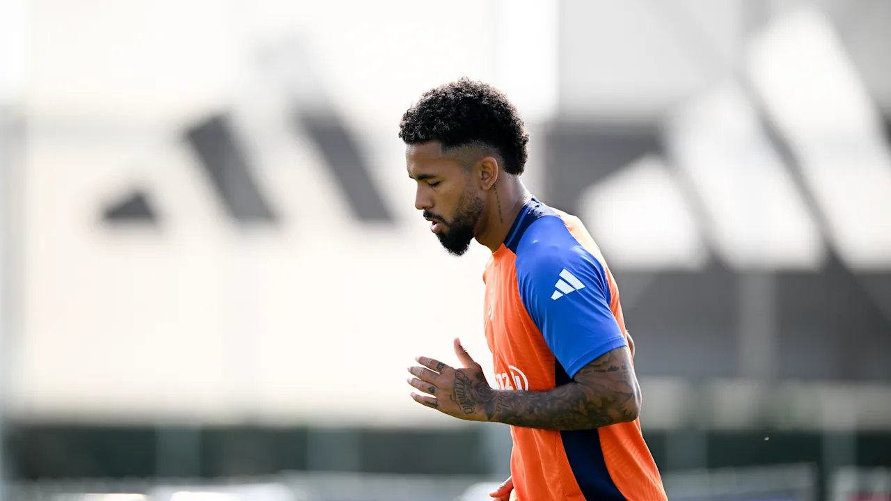 Douglas Luiz in allenamento con la Juventus