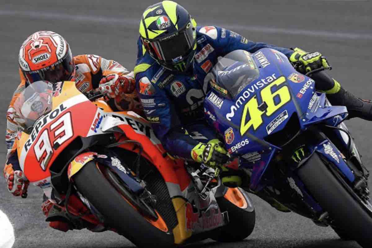 Lo scontro tra Marquez e Rossi nel 2015