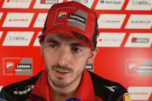 Bagnaia durante una intervista