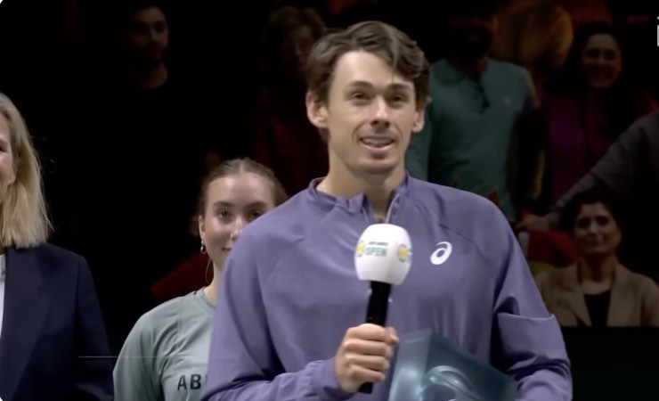 De Minaur dopo la finale a Rotterdam