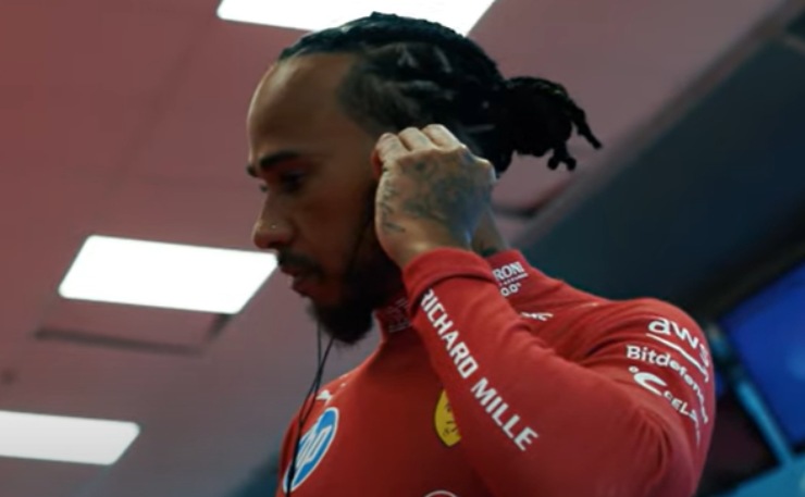 Hamilton nel box Ferrari