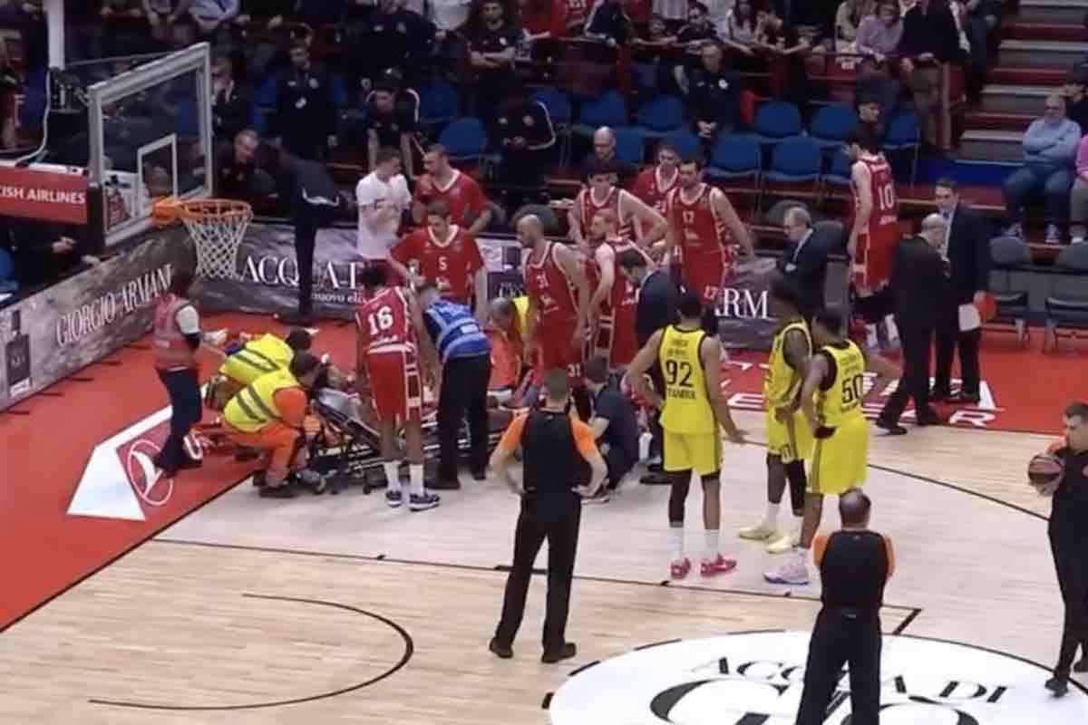 Gillespie soccorso in Olimpia-Fenerbahce