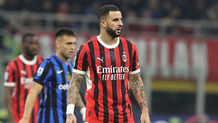 Walker con la maglia del Milan durante il derby (fonte immagine: AC Milan)