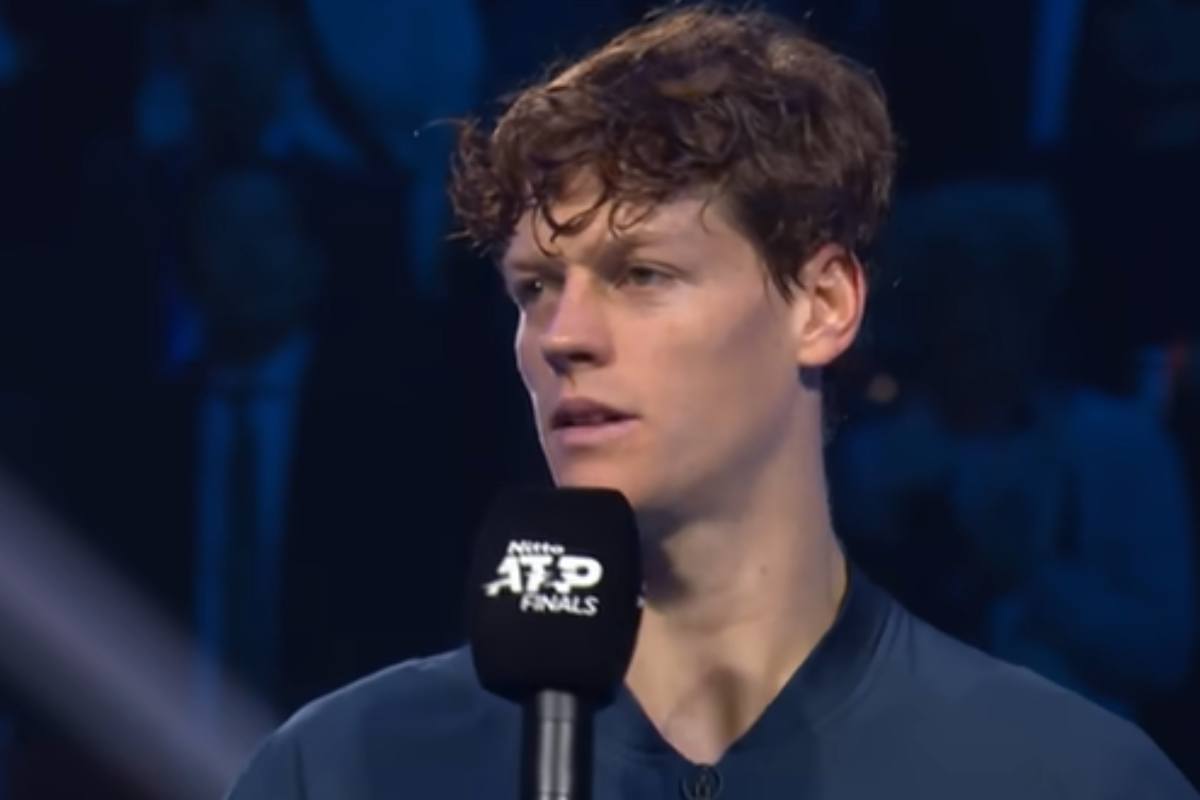 Sinner durante la cerimonia di premiazione delle ATP Finals