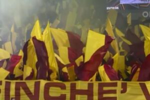 Tifosi giallorossi in curva