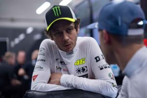 Valentino Rossi nel box